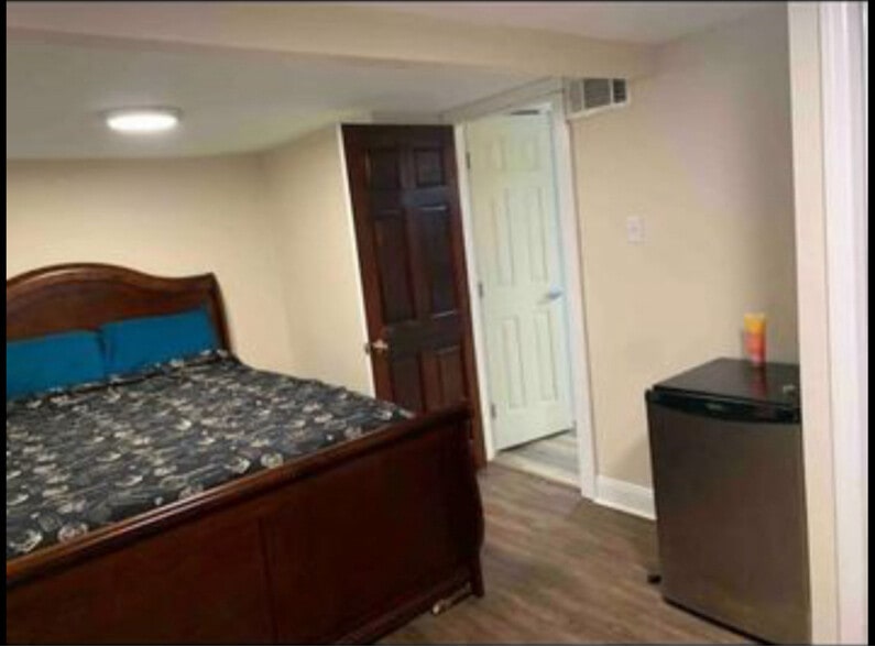 Building Photo - 7 Odess Ln