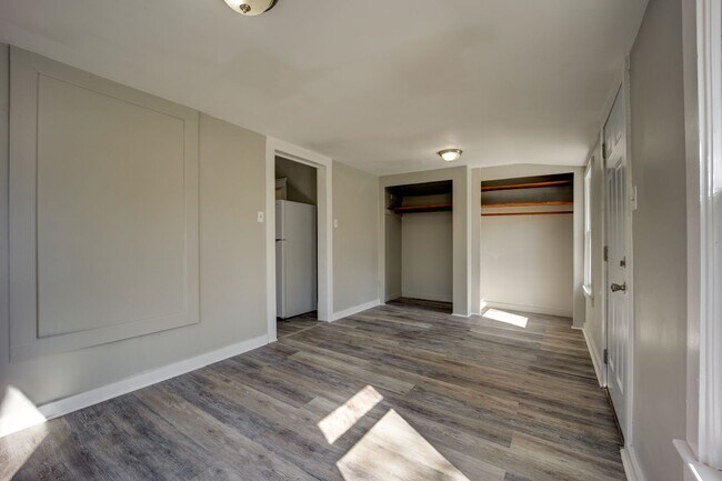 Building Photo - Freshly Updated 3 Bedroom Home