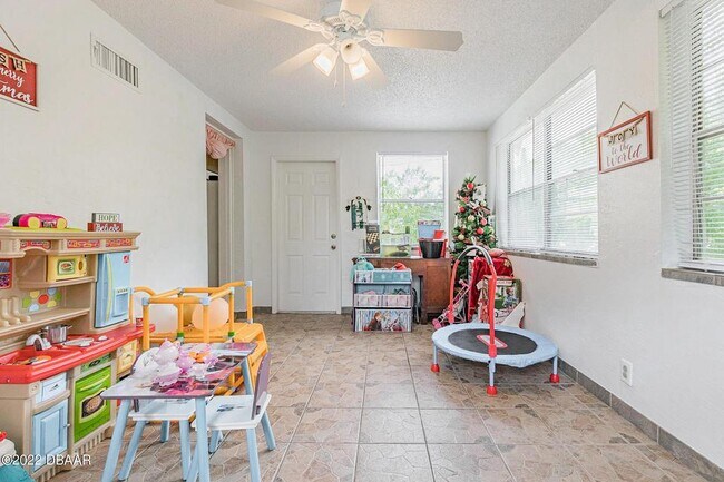 Building Photo - 1509 3rd St