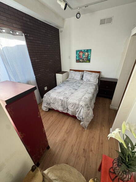 Building Photo - 688 Nebraska St