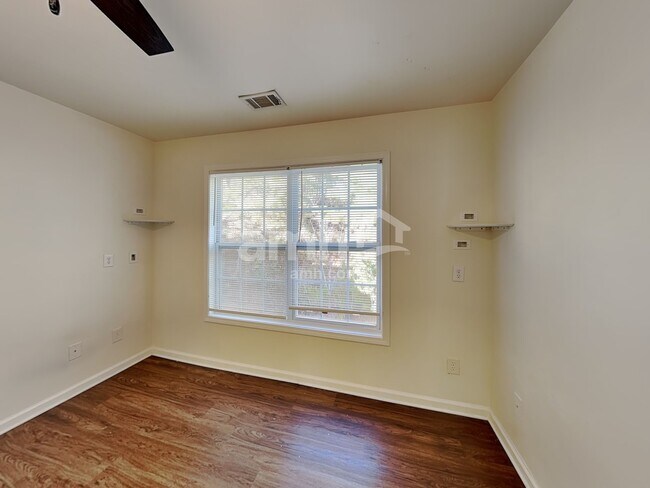 Building Photo - 383 Vine Mountain Way