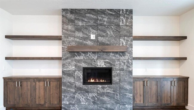 Building Photo - Beautiful 3 Bedroom/3 Bath home with 3 car garage in Beautiful Star, ID