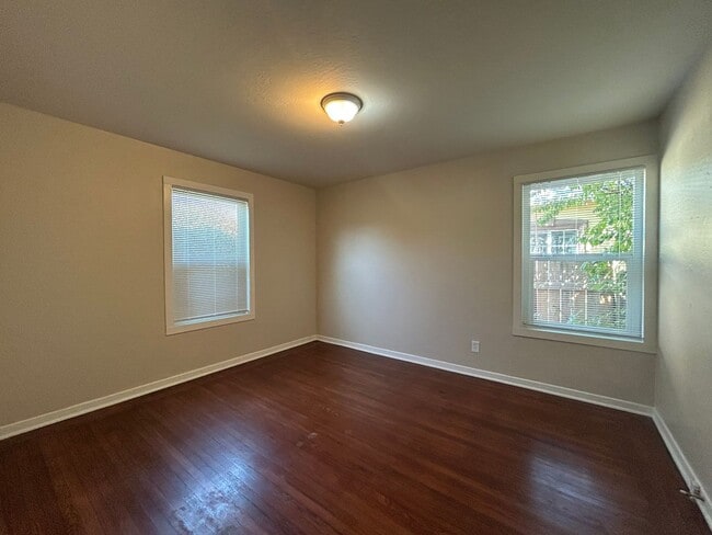Building Photo - Charming Single Story 2-Bedroom Home in Ma...