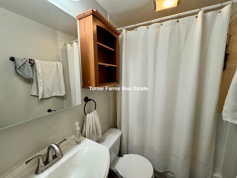 Building Photo - 719 Parker St