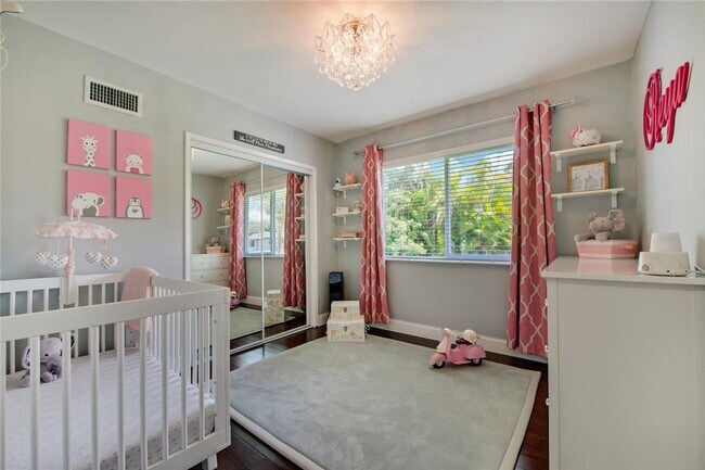 Building Photo - Beautiful home in quiet neighborhood