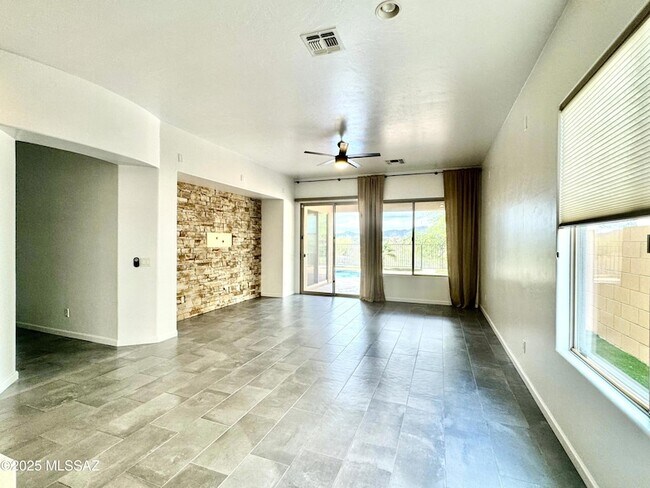 Building Photo - 13743 N High Mountain View Pl