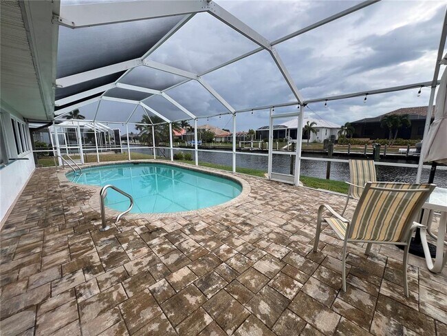 Building Photo - 2821 Coral Way