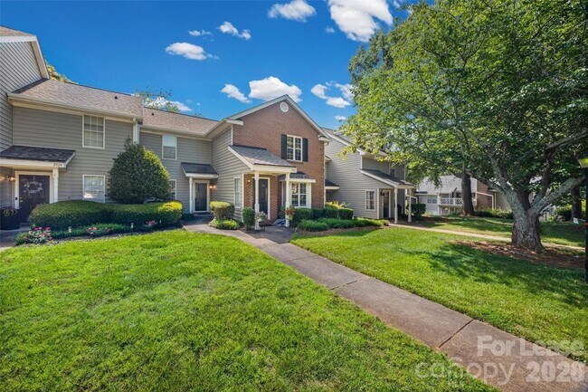Building Photo - 2920 Iron Gate Ln