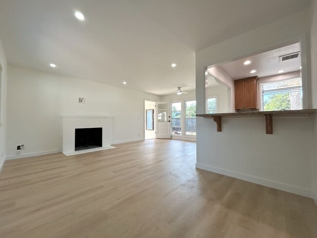 Building Photo - Charming Menlo Park Home in Picturesque Ne...