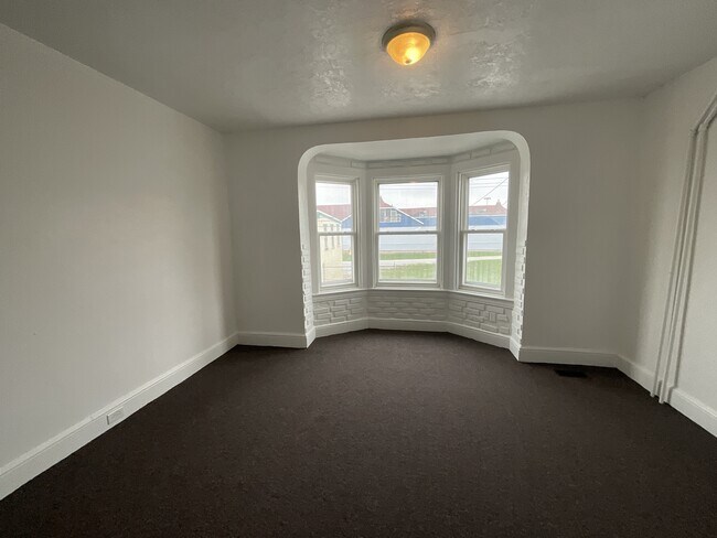 Building Photo - 934 Madison Ave