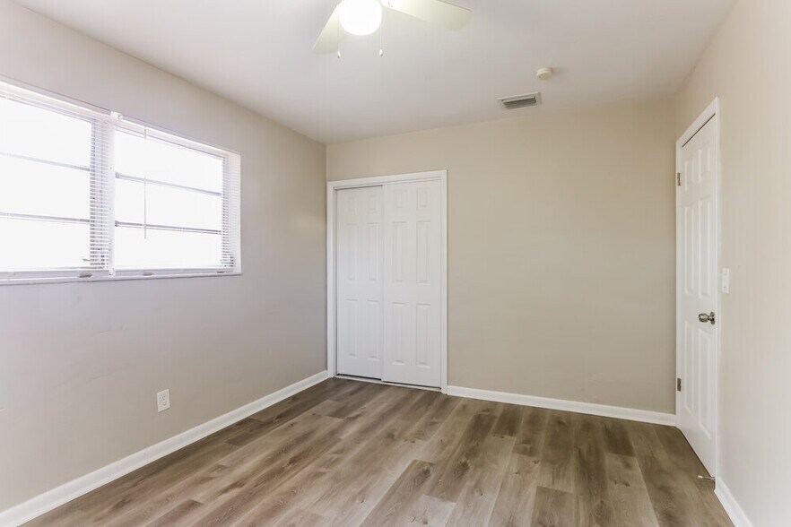 Building Photo - 811 SW 28th Terrace