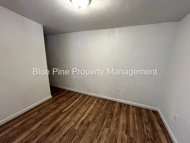 Building Photo - 915 N Hayes Ave
