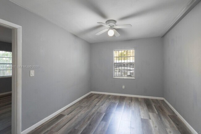 Building Photo - 101 SW 24th Ave