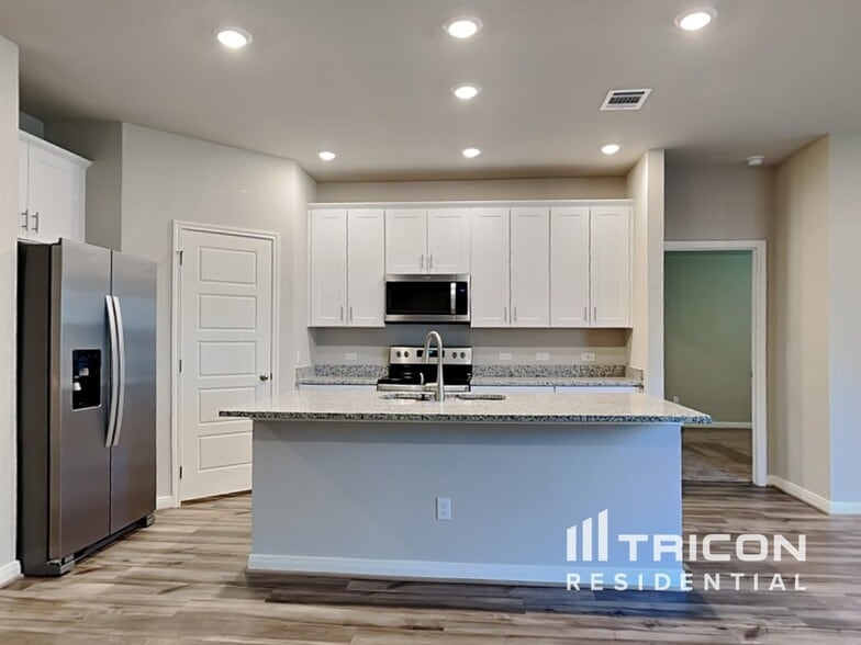 Building Photo - 5815 Zoey Wy