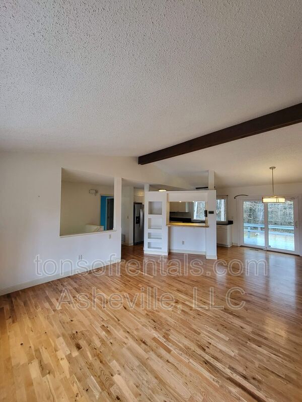 Building Photo - 128 White Oak Rd Ext