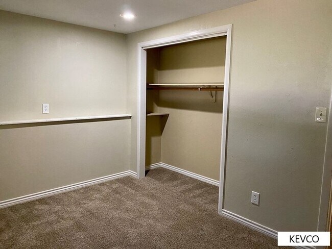 Building Photo - Great and Spacious Home with Backyard!