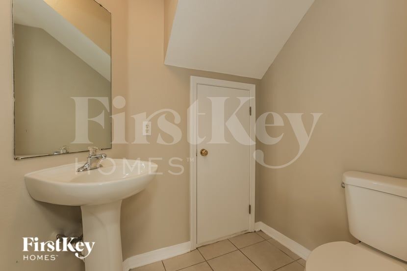 Building Photo - 228 Drawbridge Ln