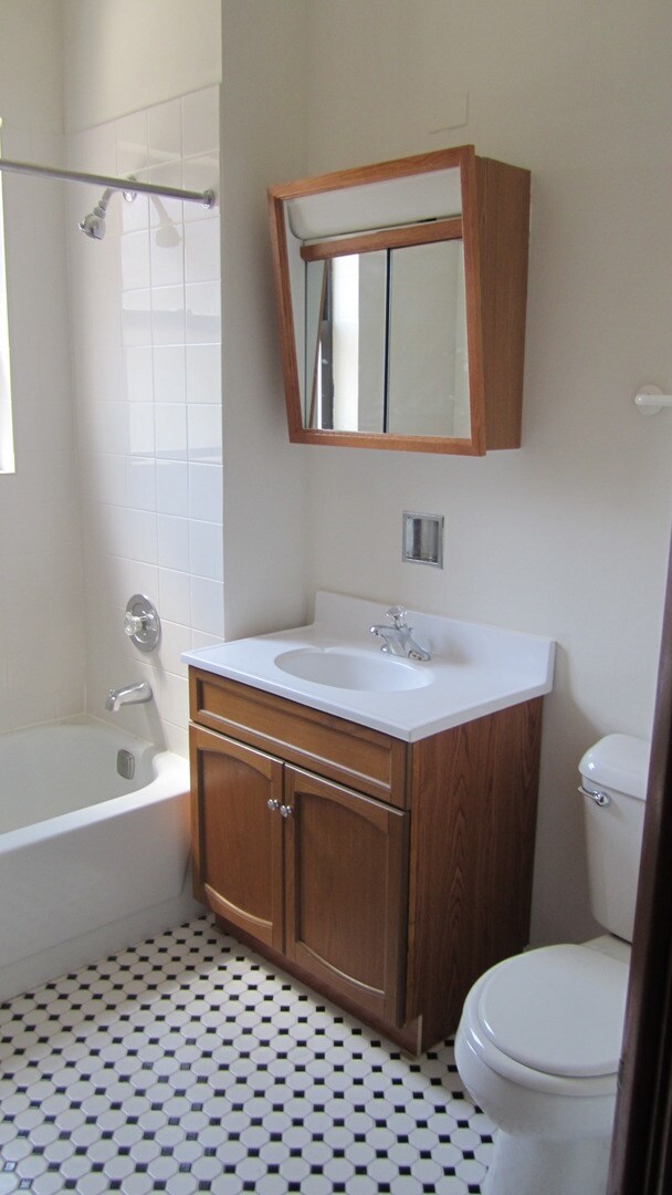 Building Photo - Beautiful Studio Apartment Available for Sublet March 1st