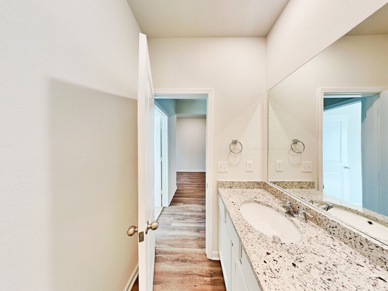 Building Photo - 1247 Fendt Dr