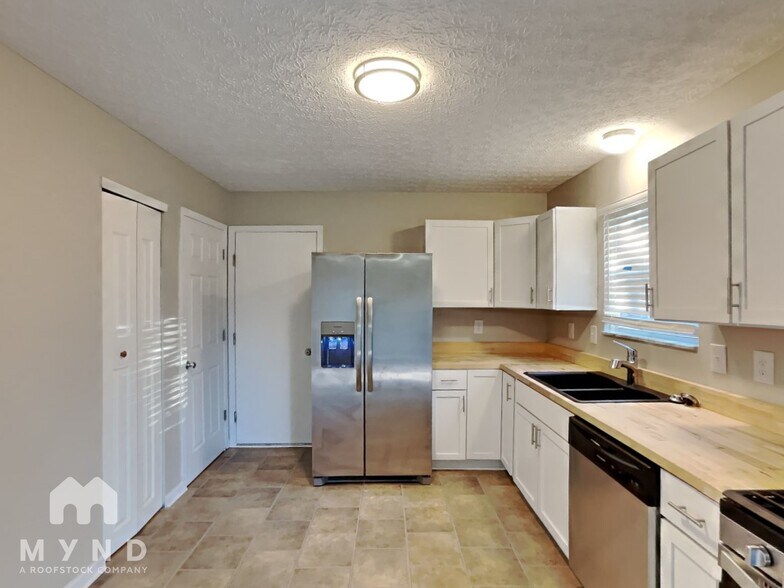 Building Photo - 8923 Trinity Cir