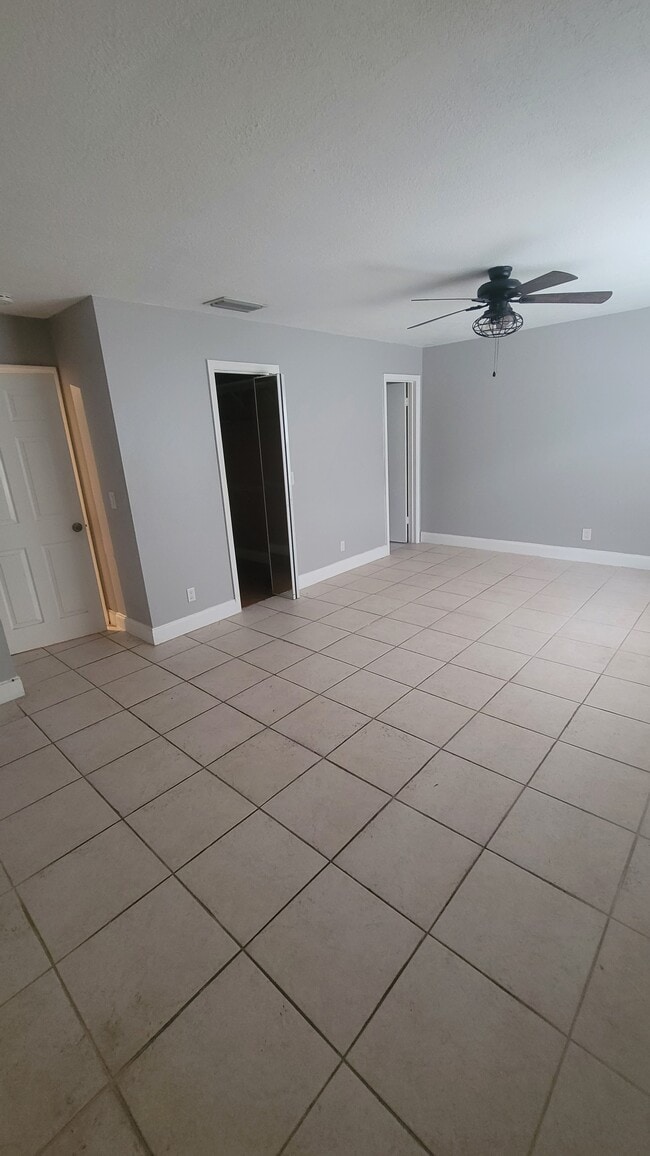 Master bedroom - 7338 NW 75th St