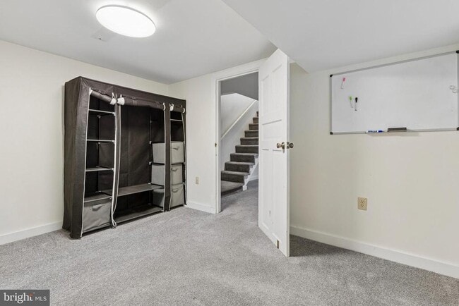 Building Photo - 441 Roxborough Ave