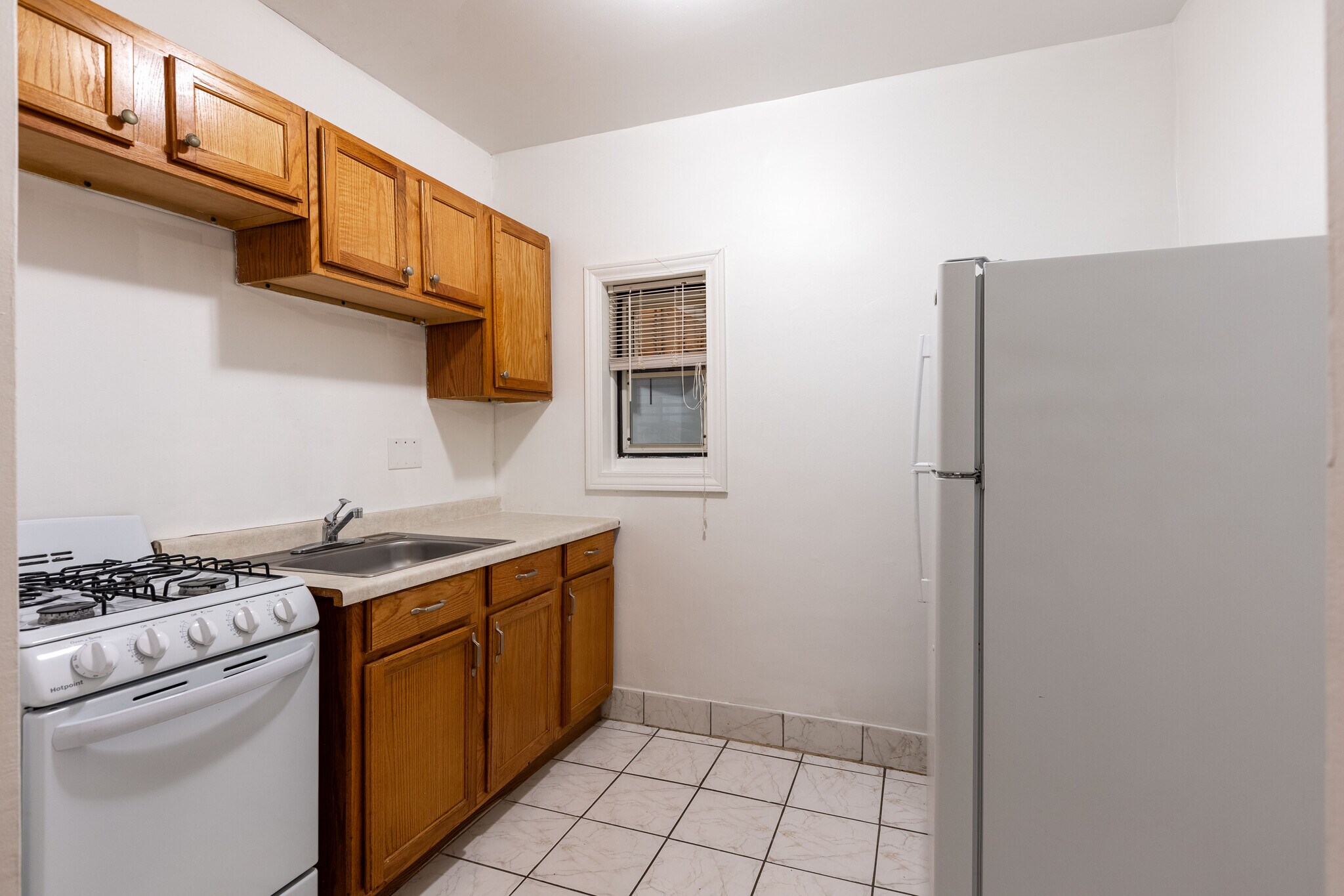 Building Photo - 4542 N Damen Ave