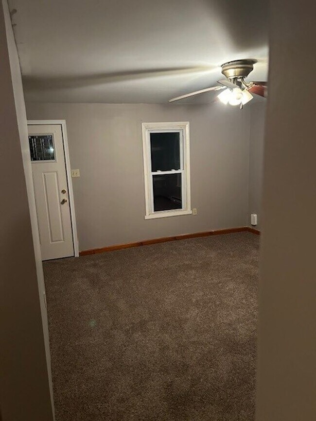 Building Photo - 6 E High St