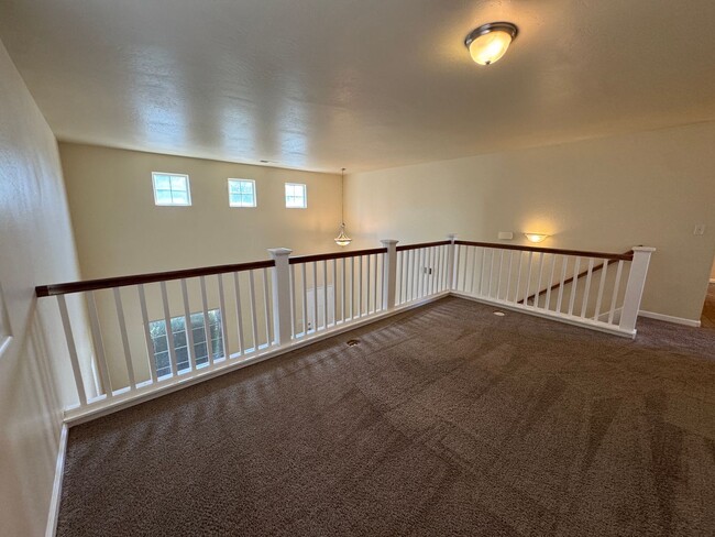 Building Photo - Beautiful home for rent in Visalia