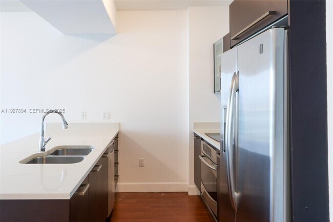 Building Photo - 333 NE 24th St