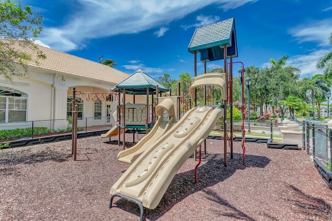 Building Photo - 9303 Myrtlewood Cir W