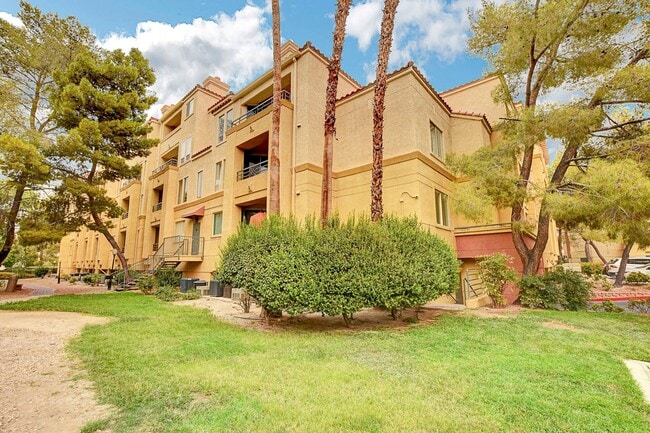 Building Photo - Luxurious Meridian Condo. Live 24/7 Guard ...