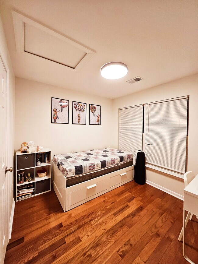 Building Photo - 12024 Country Mill Dr