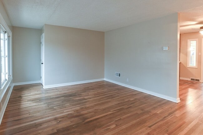 Building Photo - Charming Single Family in Camp Hill