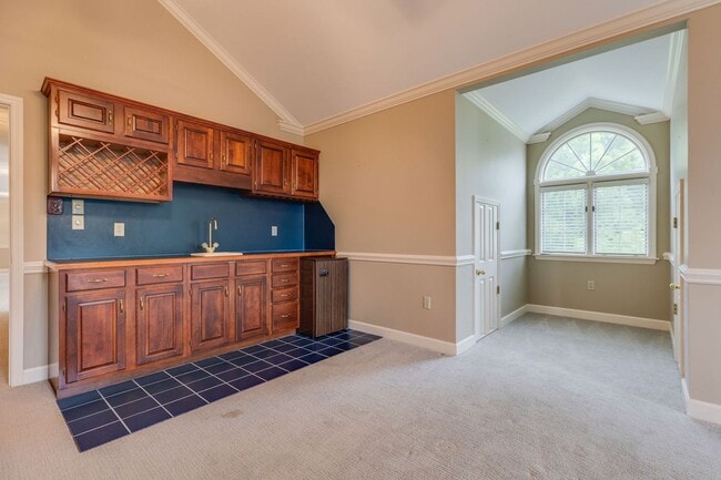 Building Photo - Experience lakefront living at its finest in the heart of East TN