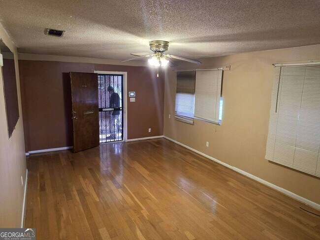 Building Photo - 4748 Sylvan Dr