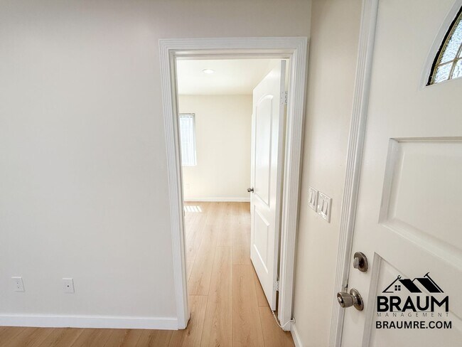 Building Photo - 1415 Centinela Ave
