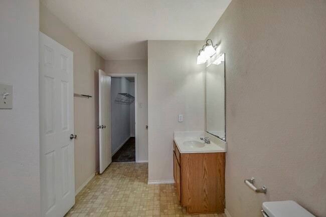 Building Photo - 18231 Valebluff Ln