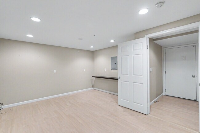 Building Photo - 437 Camille Cir