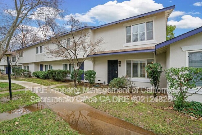 Building Photo - 8811 Salmon Falls Dr