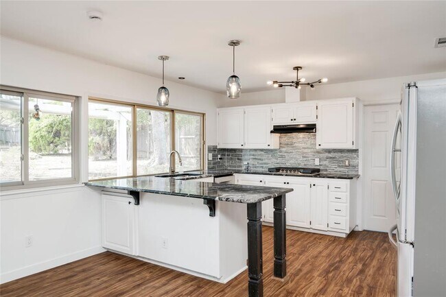 Building Photo - 703 Jetta Ct