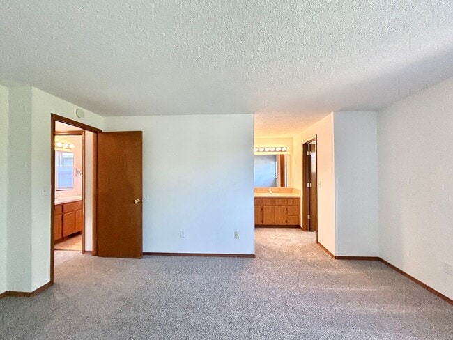 Building Photo - 15612 SW Wintergreen St