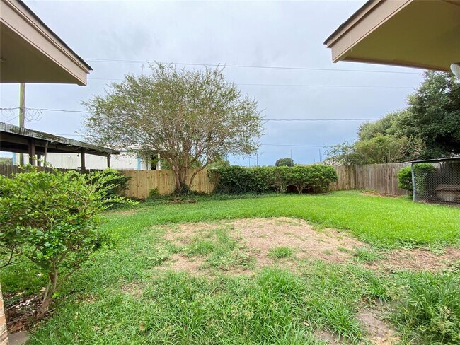Building Photo - 2233 Ripple Creek Dr