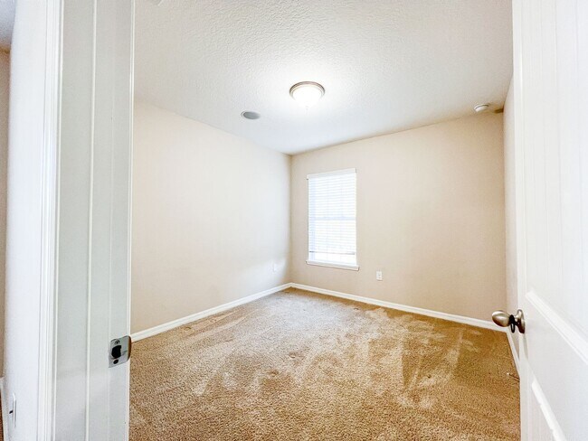 Building Photo - Spacious 4-Bedroom Townhome in Harmony – A Perfect Blend of Nature & Comfort!