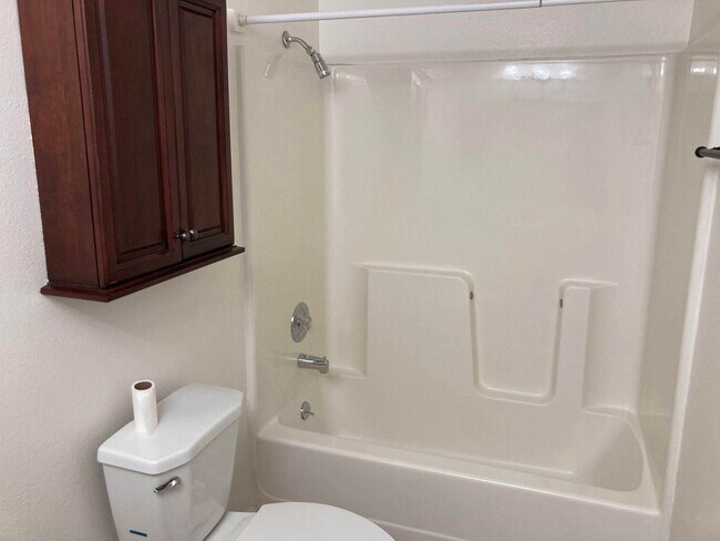 Building Photo - 3 br, 1 bath House - 141 Laguna Ct