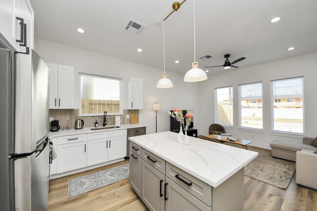 Building Photo - 3907 Maggie St