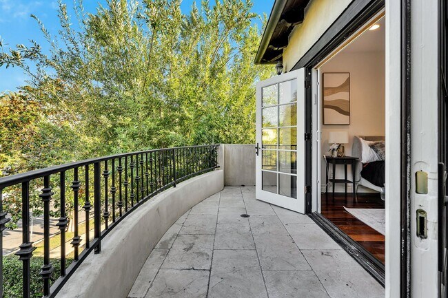 Building Photo - GORGEOUS 7 BED 6.5 BATH FOR LEASE IN BEVER...