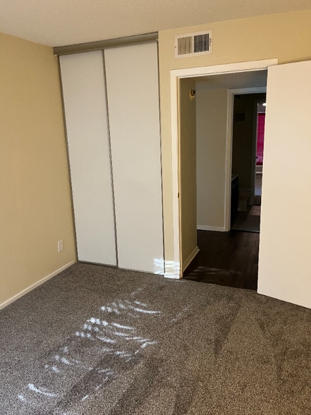 Building Photo - 2111 E Belt Line Rd