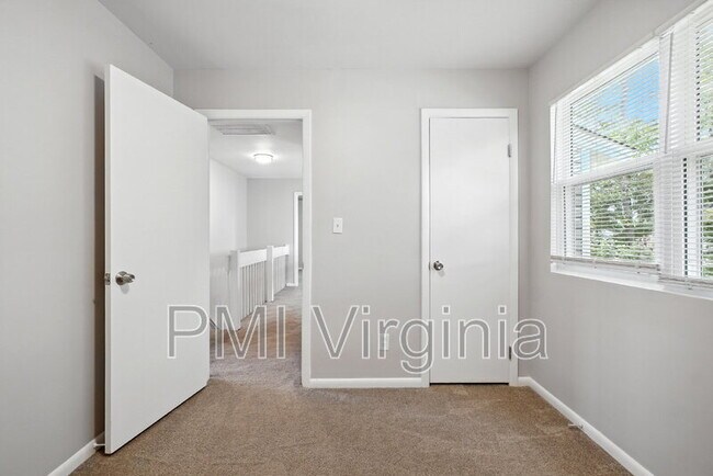 Building Photo - 5081 Holly Farms Dr