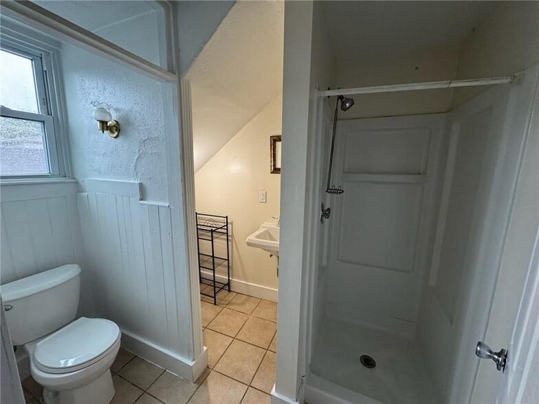 Building Photo - 9 Ann St